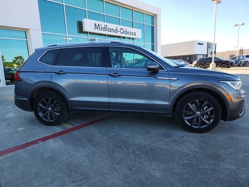 Used 2024 Volkswagen Tiguan SE image 8