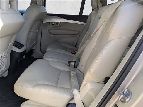 Used 2018 Volvo XC90 T6 Momentum w/ Convenience Package image 18