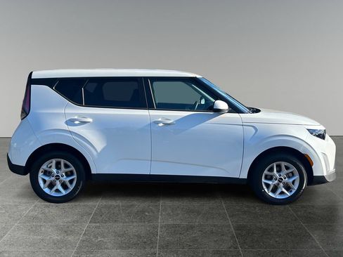 Used 2025 Kia Soul LX FWD image 8