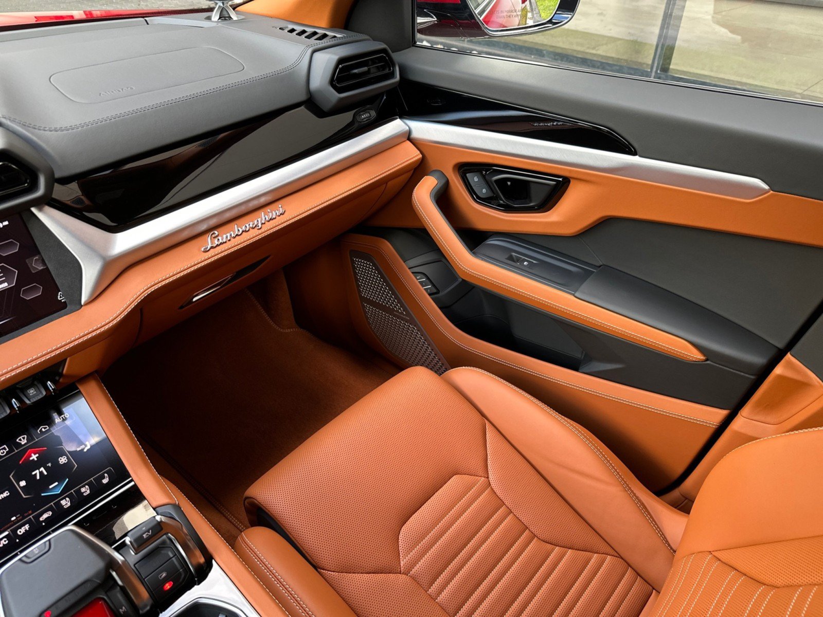 Used 2026 Lamborghini Urus SE AWD/4WD image 14
