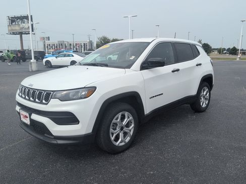 Used 2025 Jeep Compass Sport AWD/4WD image 3