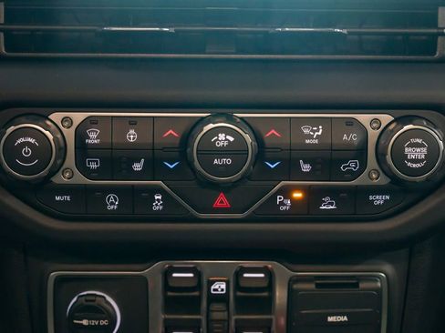 New 2026 Jeep Gladiator Mojave image 12