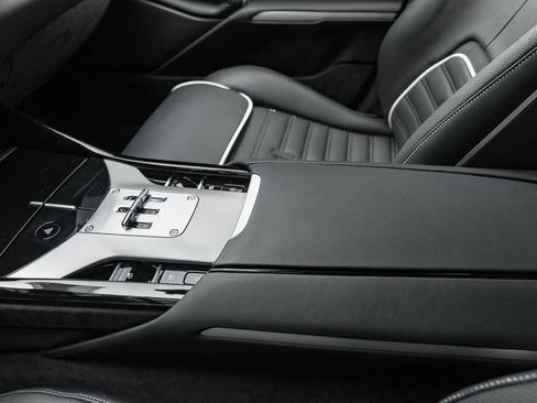 Used 2025 Ferrari Purosangue AWD/4WD image 56