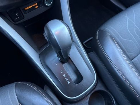 Used 2019 Chevrolet Trax LT w/ LT Convenience Package image 32