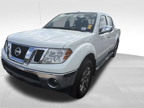 Used 2016 Nissan Frontier SL w/ Moonroof Package AWD/4WD image 4