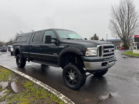Used 2005 Ford F250 Lariat image 2