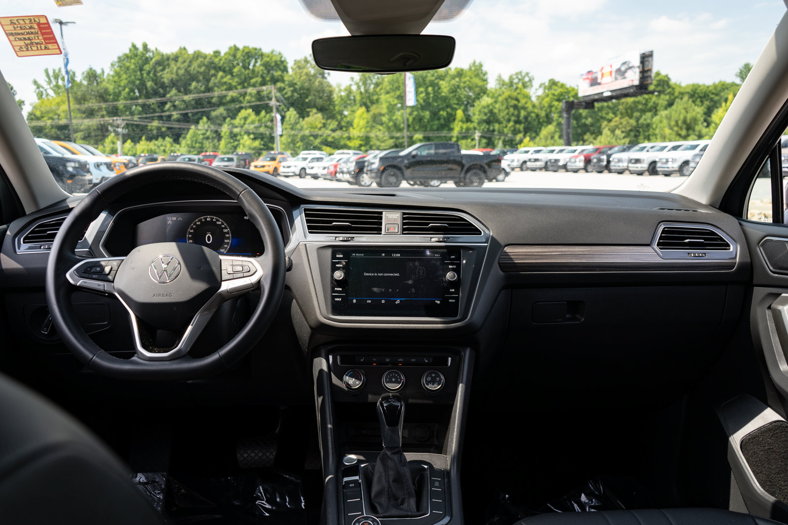 Used 2024 Volkswagen Tiguan Wolfsburg Edition AWD/4WD image 19