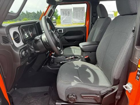 Certified 2025 Jeep Wrangler Sport AWD/4WD image 18