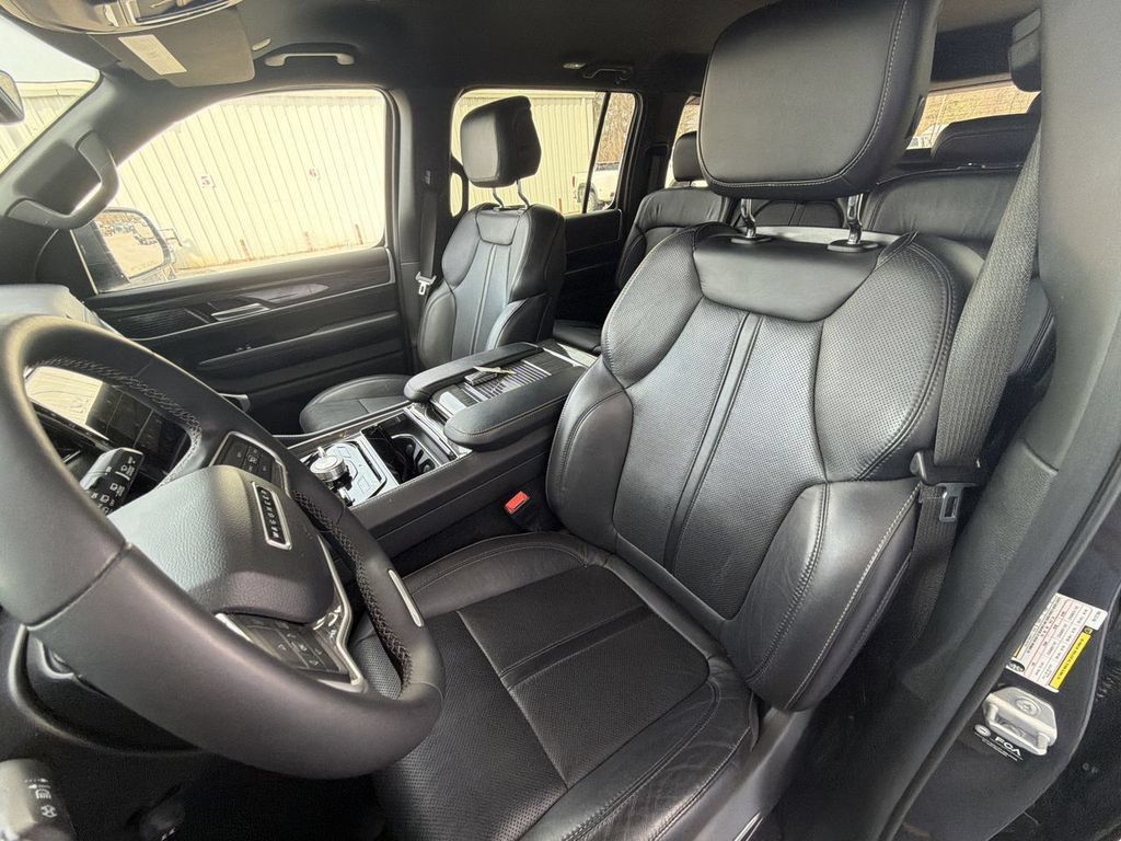 Used 2022 Jeep Wagoneer Series III AWD/4WD image 19