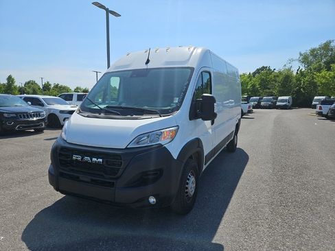 Used 2024 RAM ProMaster 2500 w/ Convenience Group FWD image 3