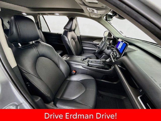 Used 2024 Toyota Grand Highlander AWD image 24