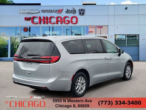 New 2026 Chrysler Pacifica Select FWD image 4