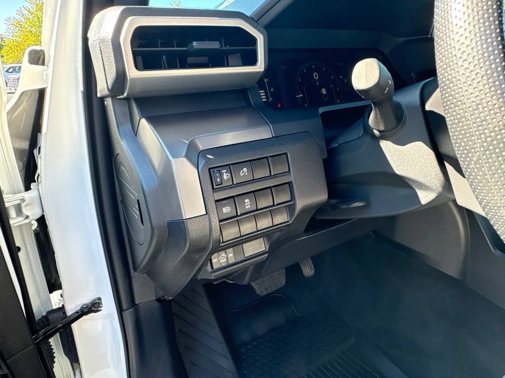 Certified 2024 Toyota Tacoma SR5 AWD/4WD image 19