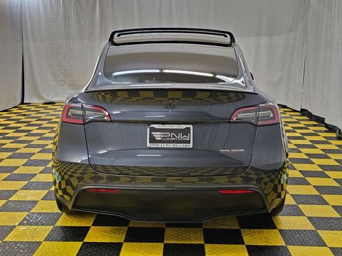Used 2022 Tesla Model Y Performance image 4