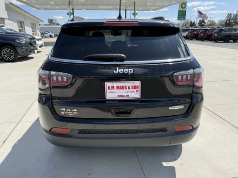 Used 2018 Jeep Compass Latitude w/ Popular Equipment Group AWD/4WD image 7