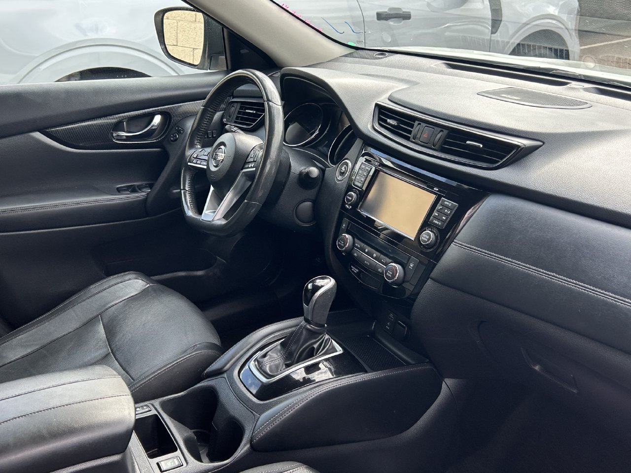 Used 2017 Nissan Rogue SL w/ SL Premium Package FWD image 7