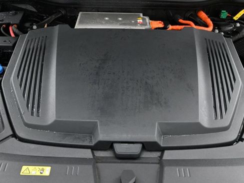 Used 2019 Audi e-tron Prestige w/ Prestige Package image 40