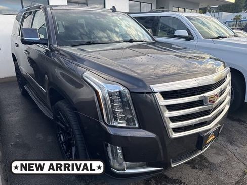 Used 2017 Cadillac Escalade Premium Luxury AWD/4WD image 1