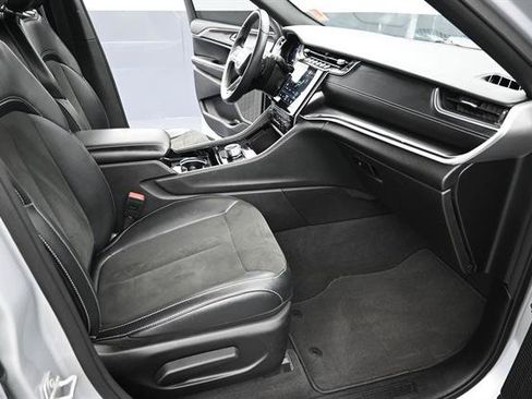Used 2021 Jeep Grand Cherokee L Laredo RWD image 19