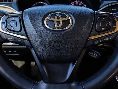 Used 2016 Toyota Avalon Limited image 19