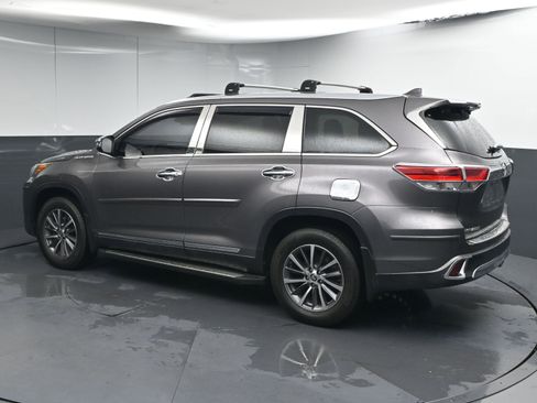 Used 2019 Toyota Highlander XLE image 6