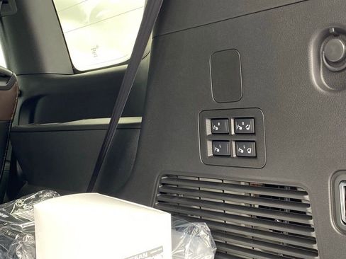 New 2025 Nissan Armada SL w/ Captain's Chari Seat Package image 40