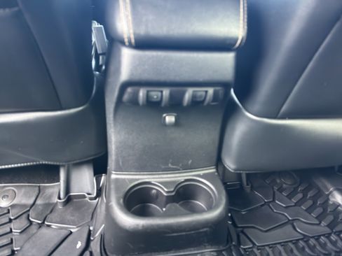 Used 2014 Jeep Wrangler Unlimited Sahara image 16