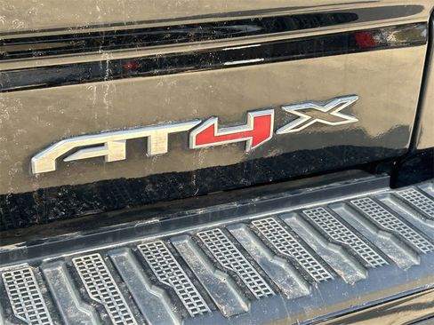 Used 2022 GMC Sierra 1500 AT4X image 13
