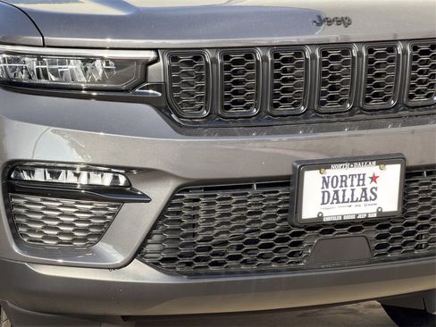 New 2025 Jeep Grand Cherokee Limited w/ Black Appearance Package image 7