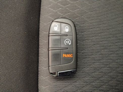 Used 2021 Jeep Renegade Latitude AWD/4WD image 32