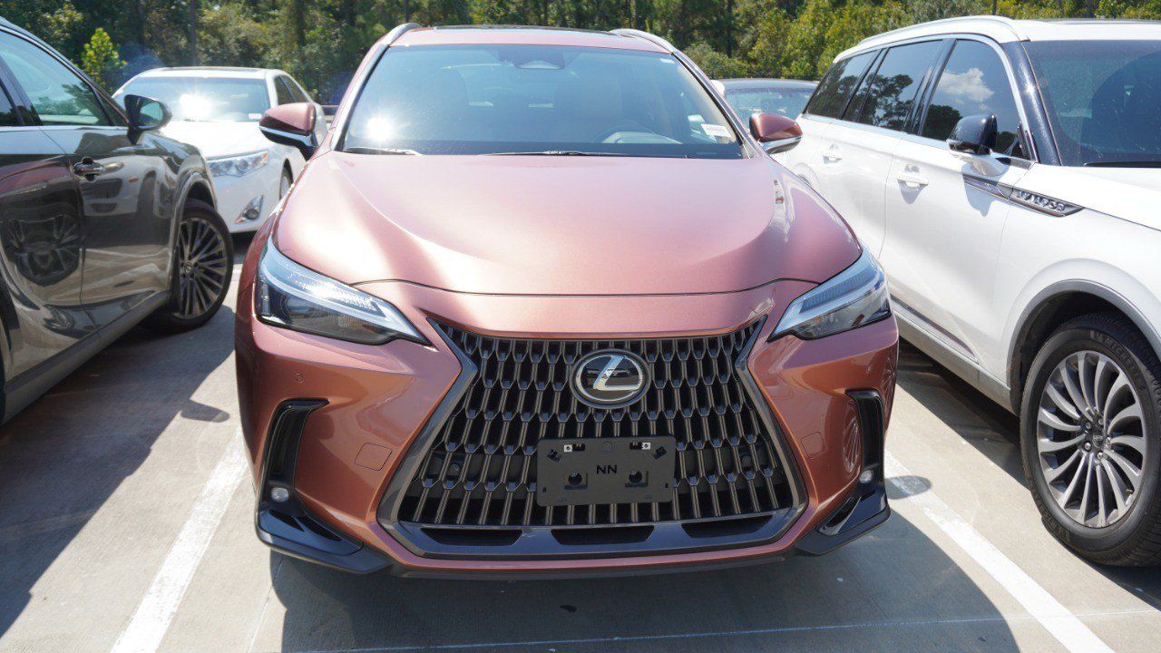 Used 2025 Lexus NX 250 FWD w/ Accessory Package (Z1) image 2
