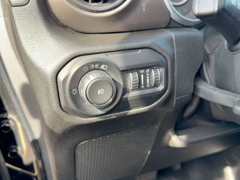 Used 2018 Jeep Wrangler Unlimited Sport image 17
