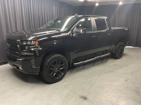 Used 2020 Chevrolet Silverado 1500 LT Trail Boss w/ Midnight Edition AWD/4WD image 3
