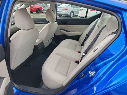 Used 2025 Nissan Altima 2.5 SV FWD image 9