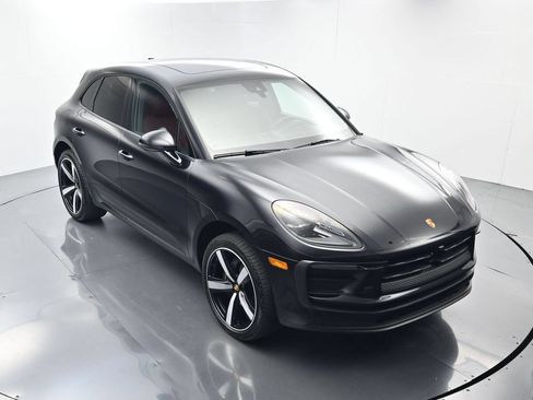 Certified 2025 Porsche Macan AWD/4WD image 44