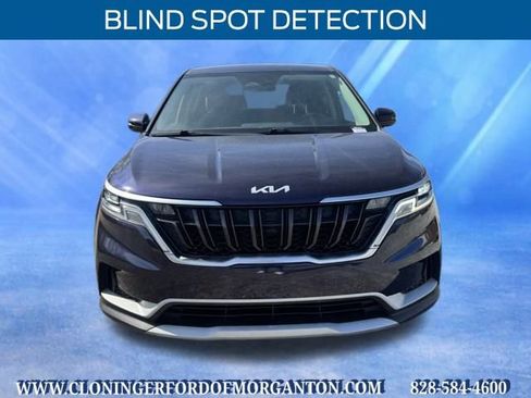 Used 2023 Kia Carnival LX image 2