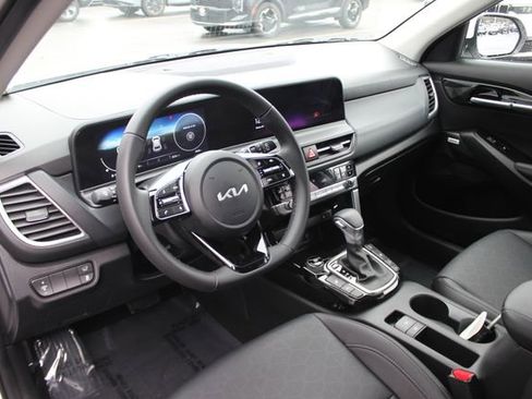 Certified 2025 Kia Seltos SX AWD/4WD image 3