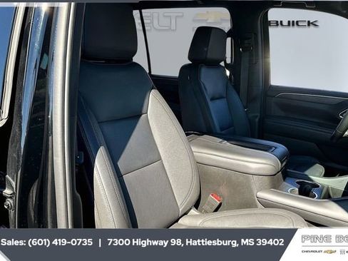Used 2023 Chevrolet Suburban LT image 6