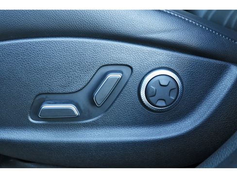 Used 2025 Genesis G80 2.5T image 29