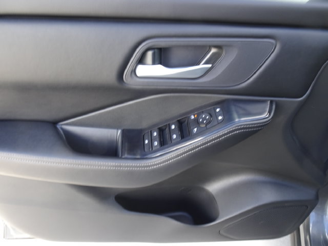 Used 2025 Nissan Rogue SV FWD image 8