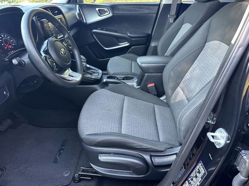 Used 2020 Kia Soul S image 11