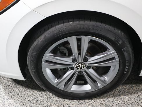 Used 2023 Volkswagen Jetta SE w/ Panoramic Sunroof Package FWD image 11
