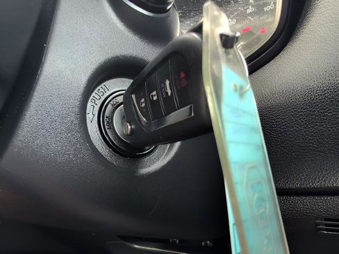 Used 2023 Toyota Corolla LE image 29