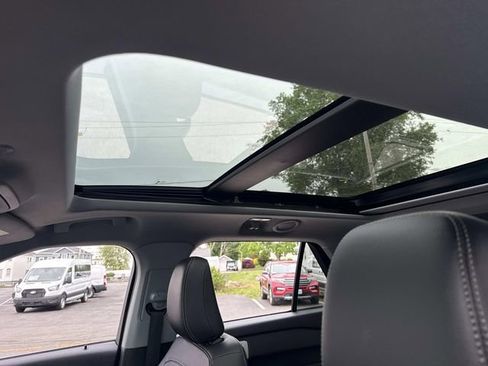 Used 2022 Ford Explorer XLT w/ Equipment Group 202A AWD/4WD image 30