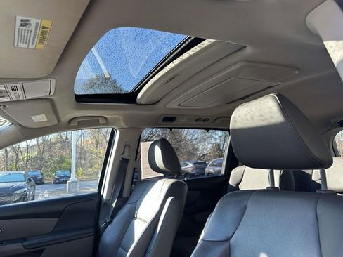 Used 2014 Honda Odyssey Touring Elite image 25