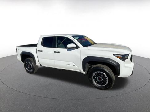 Used 2025 Toyota Tacoma SR image 2
