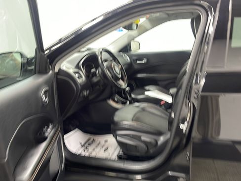 Used 2020 Jeep Compass Latitude AWD/4WD image 2