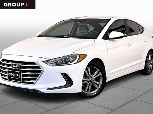 Used 2017 Hyundai Elantra SE image 1
