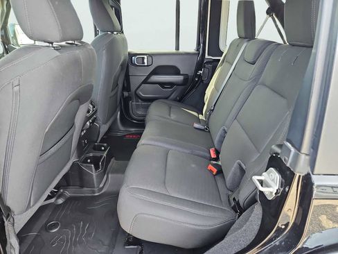 Used 2022 Jeep Wrangler Unlimited Sahara w/ LED Lighting Group image 33