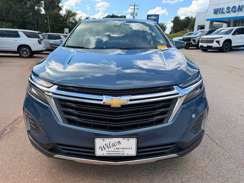 Used 2024 Chevrolet Equinox LT AWD/4WD image 2